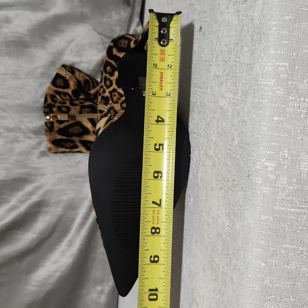 NWOT AZLEA WANG Leopard Print Stiletto Ankle Boots Size 11. - Picture 8 of 14